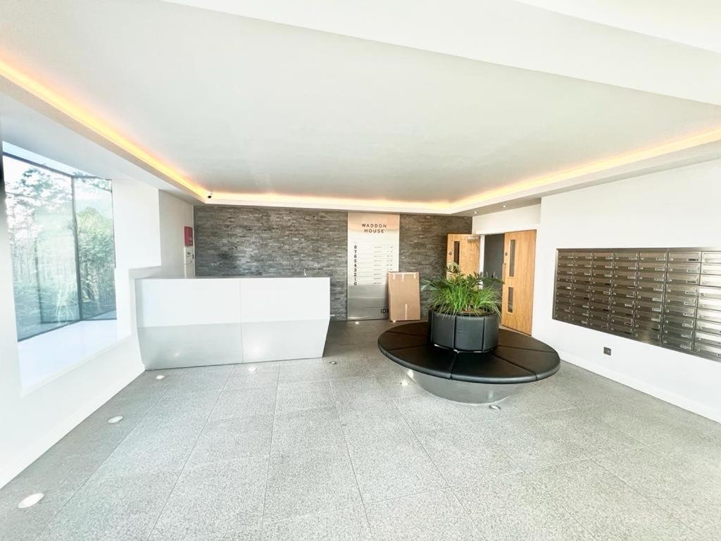 Beautiful 1 Bedroom Stylish Apartment ครอยดอน ภายนอก รูปภาพ