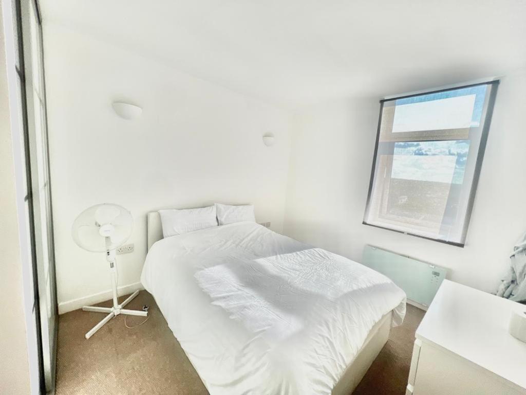 Beautiful 1 Bedroom Stylish Apartment ครอยดอน ภายนอก รูปภาพ