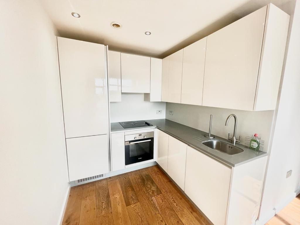 Beautiful 1 Bedroom Stylish Apartment ครอยดอน ภายนอก รูปภาพ